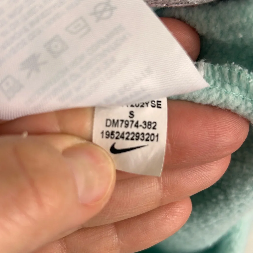 Nike DM7974-382 Women's Sportswear Fleece Shorts Standard Fit Mint Blue SM